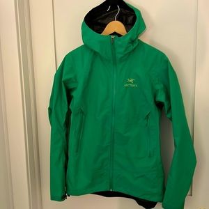 Arc’teryx GORE-TEX lightweight shell - women’s size Large